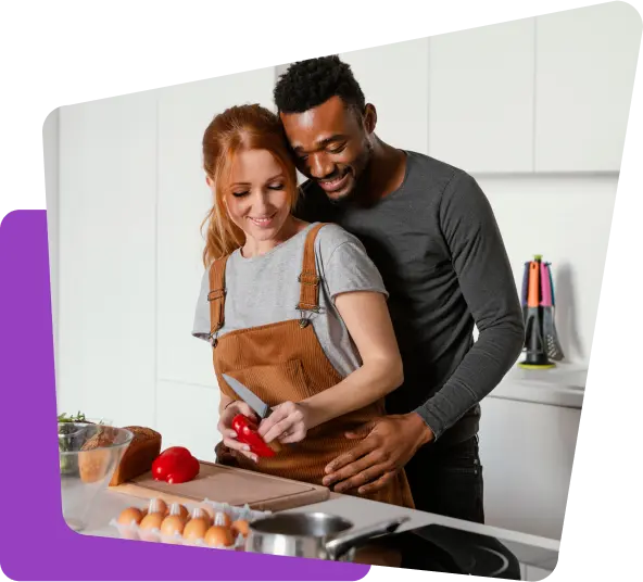 Casal cozinhando